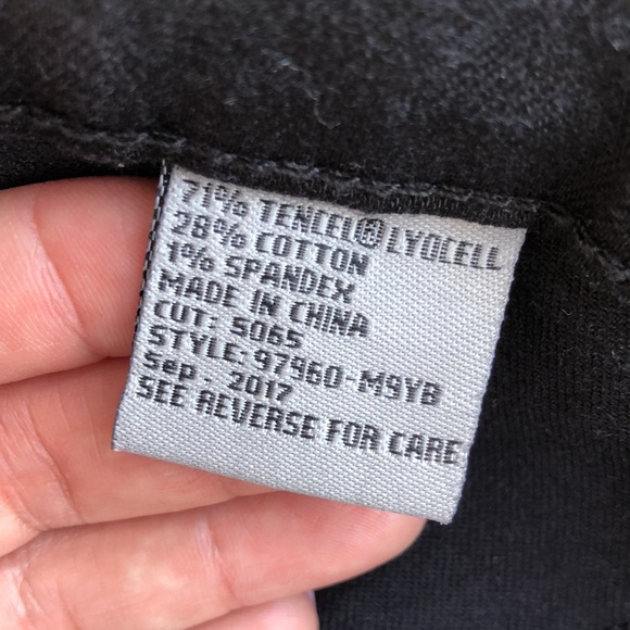 Like new! - TRACTR Distressed High-Rise Black Jeans - Picture 5 of 7